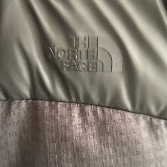 The North Face hooded Nuptse vest - Picture 3 of 6